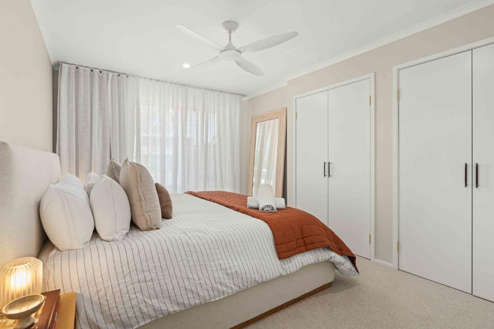 4 Bedrooms, Spacious Backyard, Fireplace, Walk to Beach - February treat - Book 3 nights, pay for only 2 House in Callala Bay