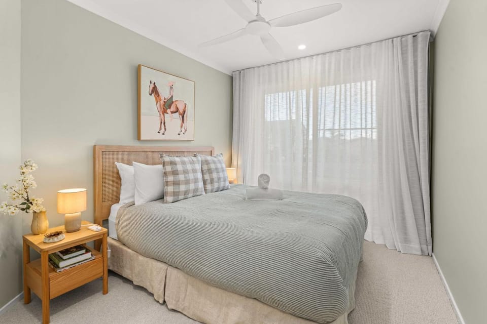 4 Bedrooms, Spacious Backyard, Fireplace, Walk to Beach - February treat - Book 3 nights, pay for only 2 House in Callala Bay