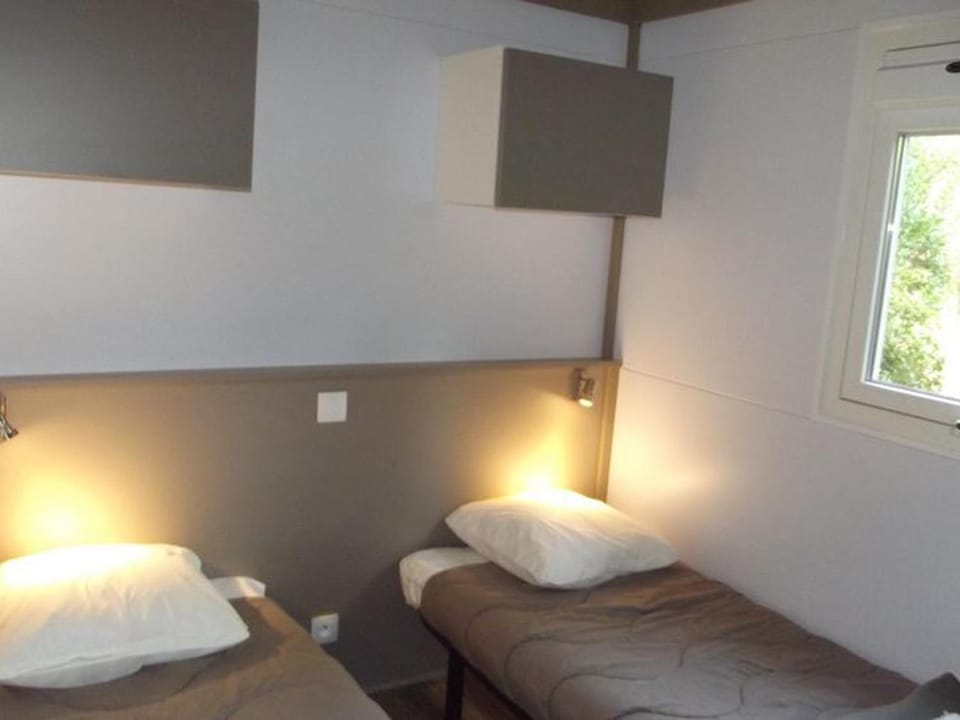 Chalet avec Terrasse, 3 Chambres, 8 Personnes - API-1-52-376 Campground/ 
RV Resort in Auvergne-Rhône-Alpes