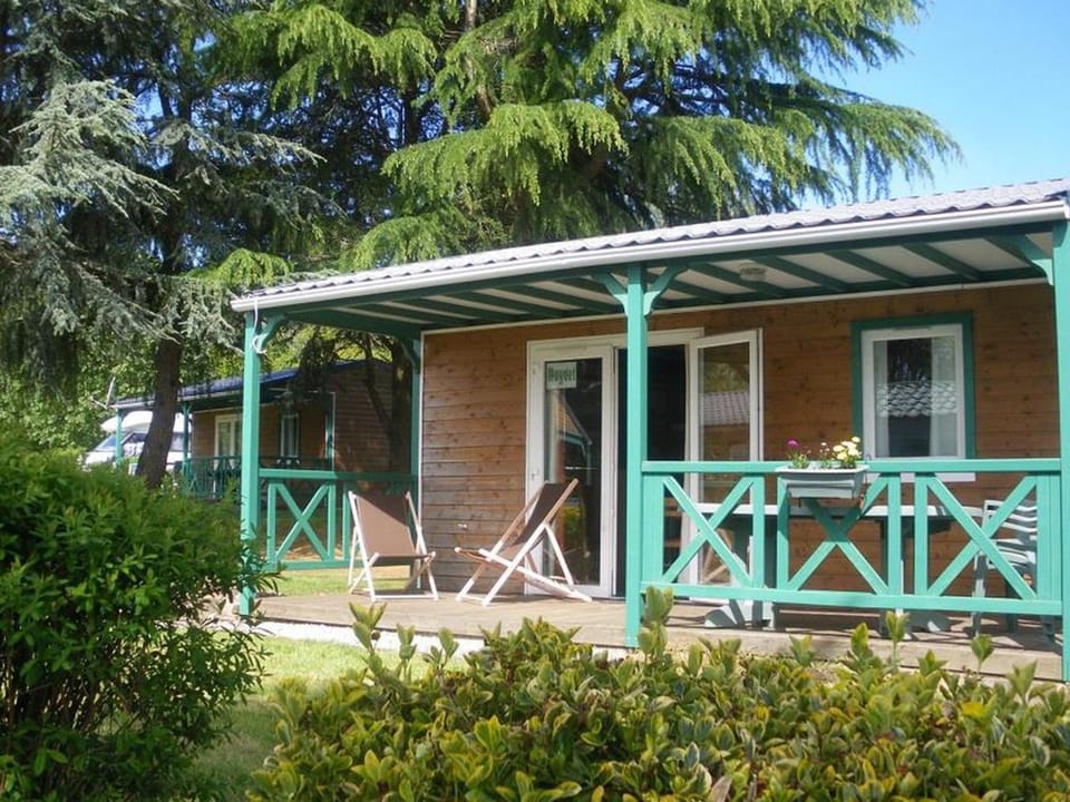 Chalet avec Terrasse pour 4 Pers. - API-1-52-1306 Campground/ 
RV Resort in Brittany