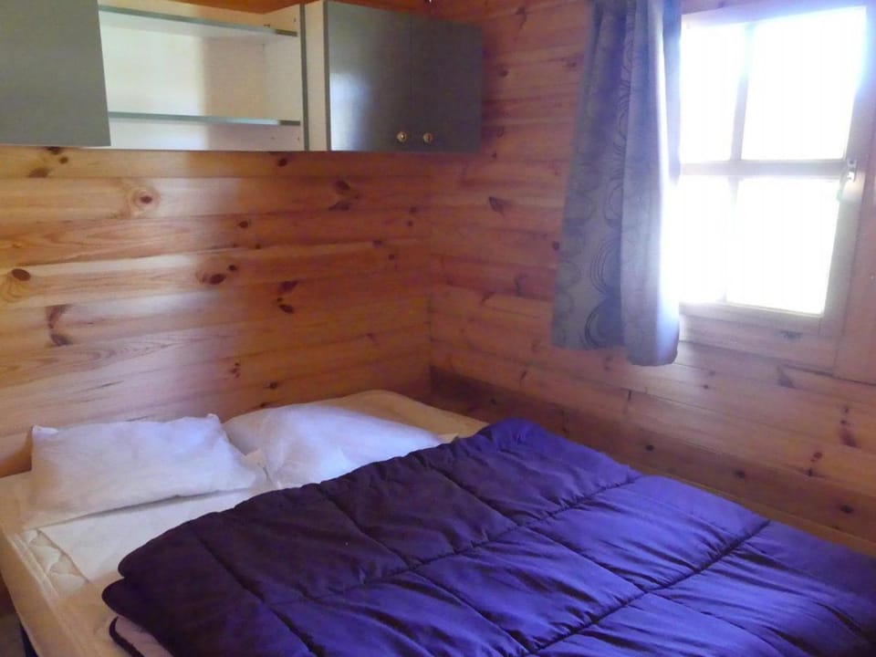 Chalet avec Terrasse pour 6 personnes à Bieuzy - API-1-52-1303 Campground/ 
RV Resort in Brittany