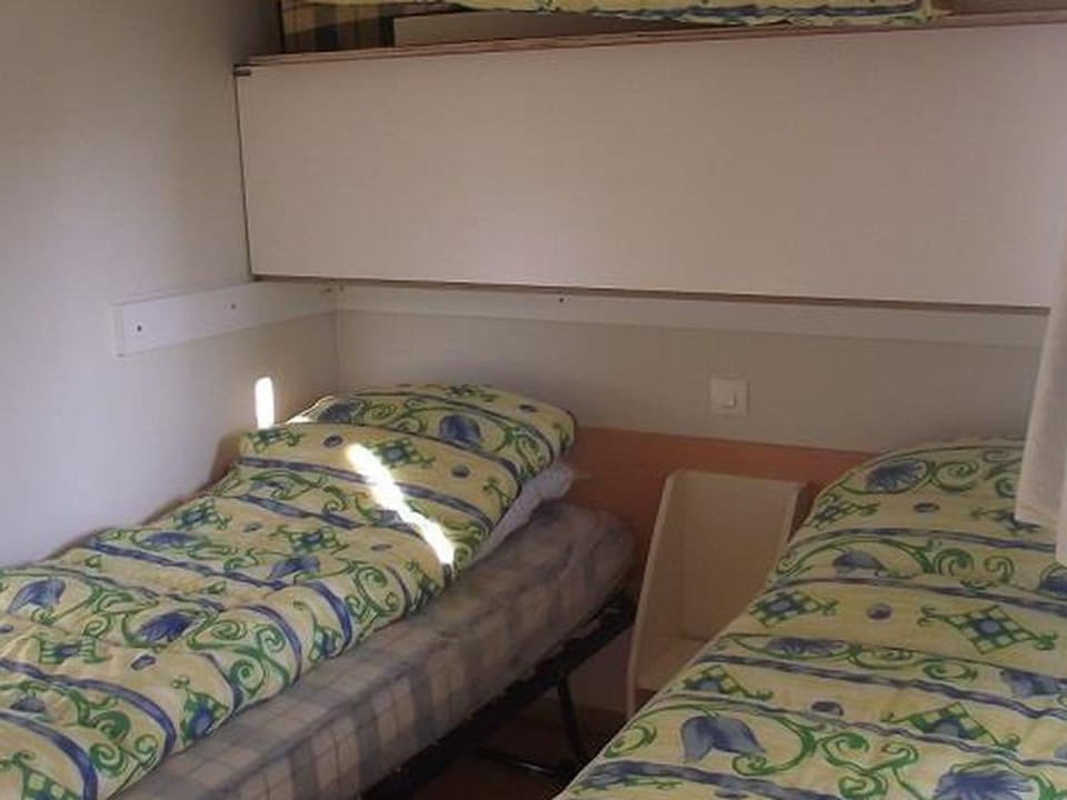 Mobil-home confortable avec terrasse à Bieuzy - API-1-52-1307 Campground/ 
RV Resort in Brittany