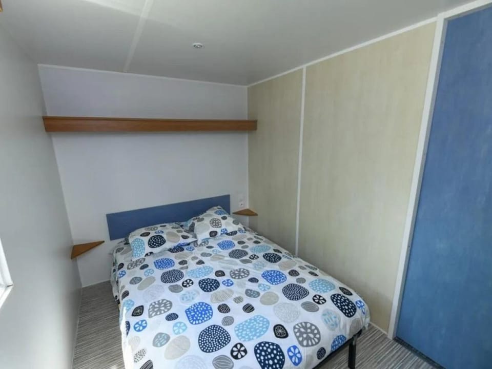Mobil-home confortable avec terrasse pour 4 personnes - API-1-52-1361 Campground/ 
RV Resort in Pays de la Loire