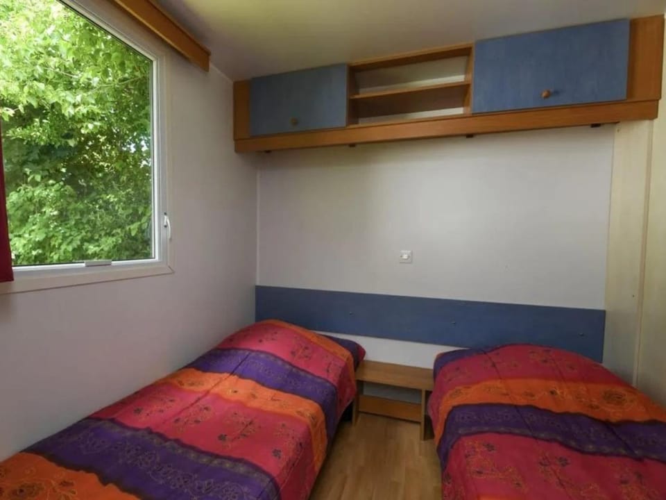 Mobil-home confortable avec terrasse pour 4 personnes - API-1-52-1361 Campground/ 
RV Resort in Pays de la Loire