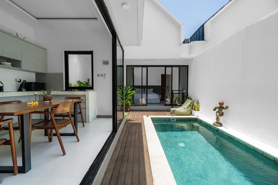 Living room, Seating area, Dining area, Swimming pool