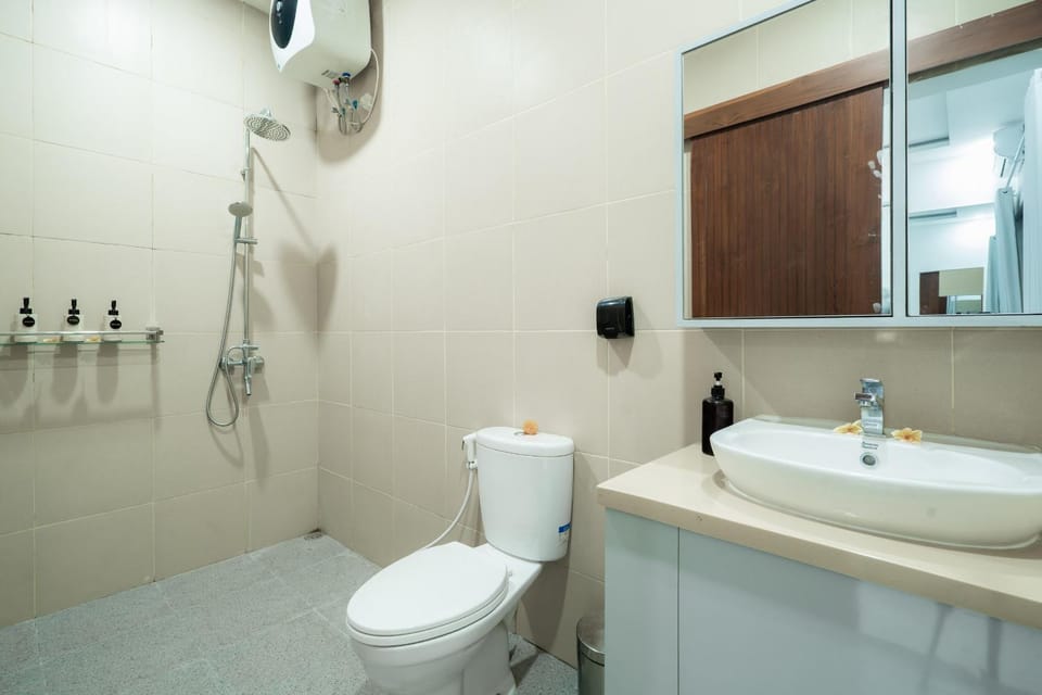 Shower, Toilet, Bathroom
