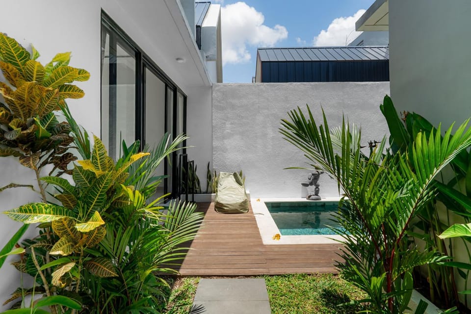 Property building, Garden, Pool view