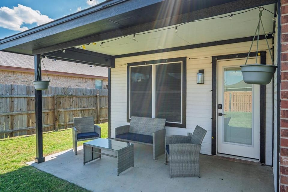 Stylish Pet Friendly Killeen 3BR with Fenced Backyard House in Killeen