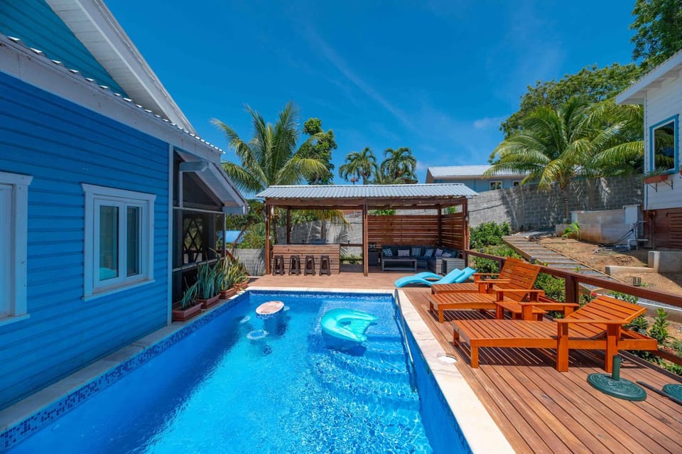 Swimming pool, Swimming pool