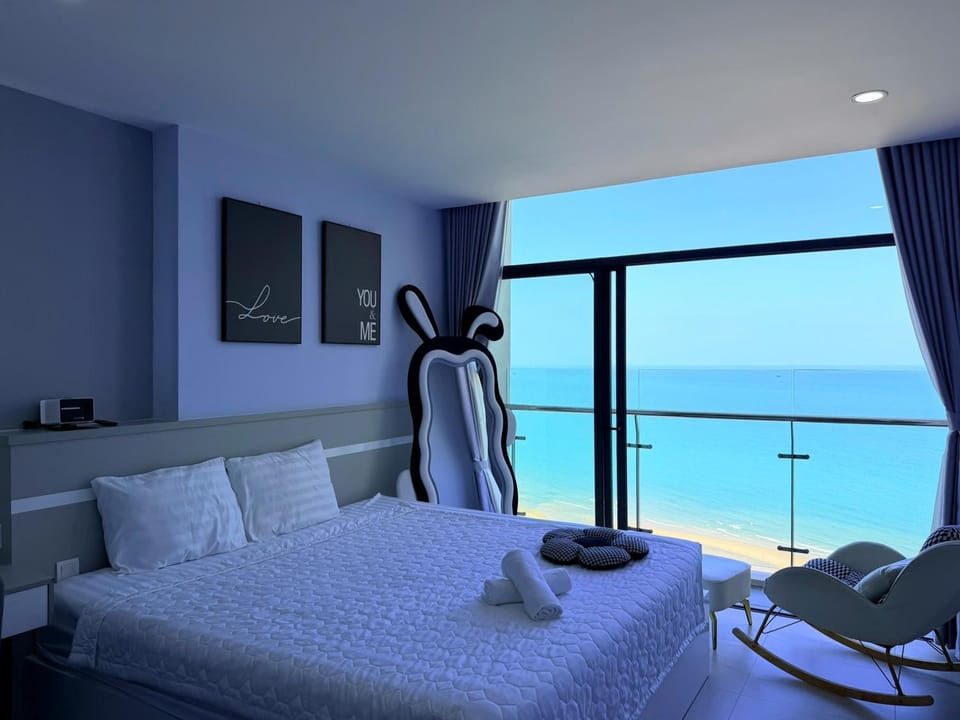 Bed, Sea view