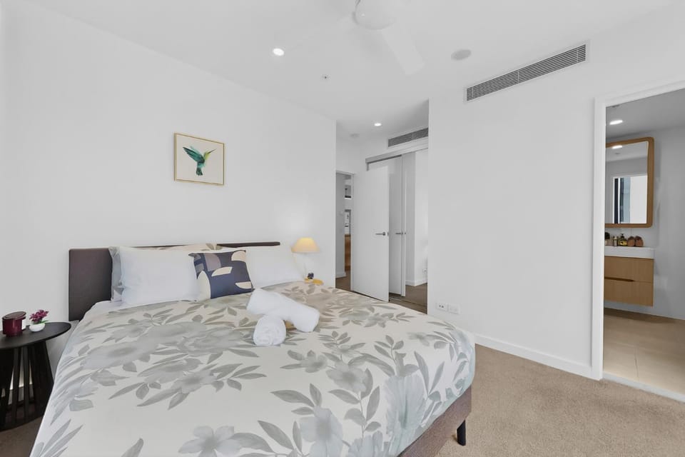 Property building, Bed, Bedroom