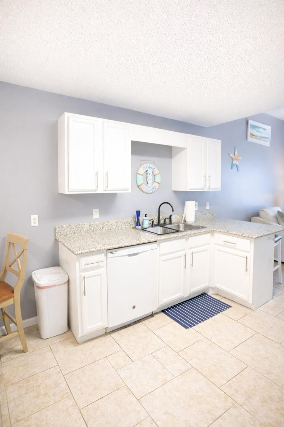 WALK TO BEACH Perfect Family Getaway Sleep 6 House in Lower Grand Lagoon