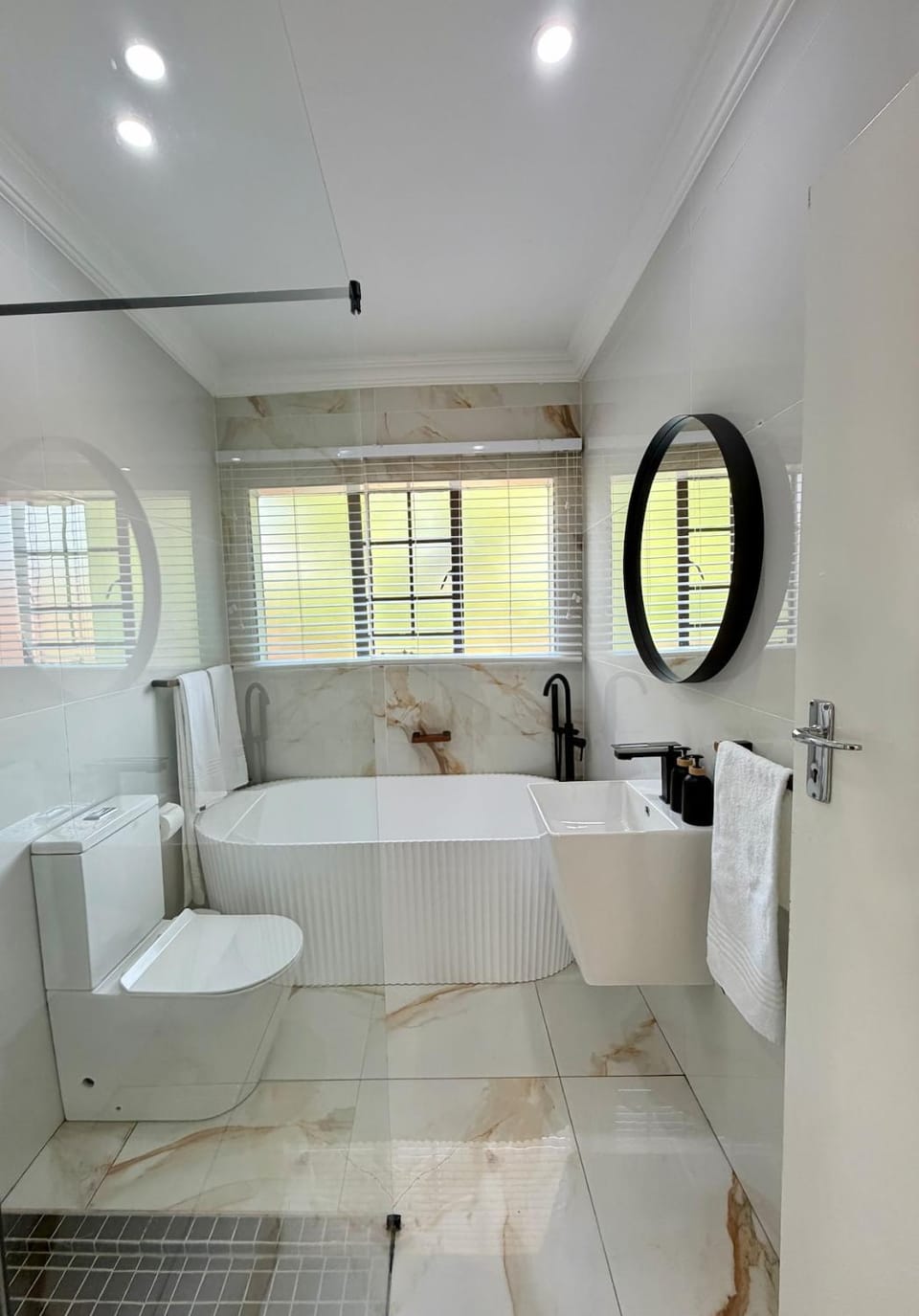 Stylish Modern Luxe Stays Pretoria East Apartment in Pretoria