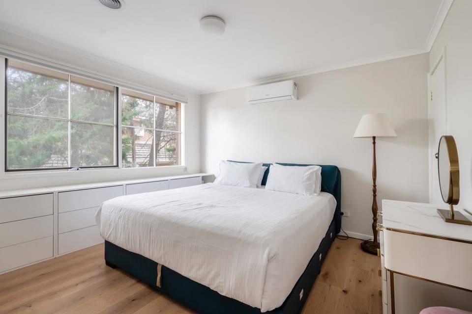 Bed, Bedroom, air conditioner