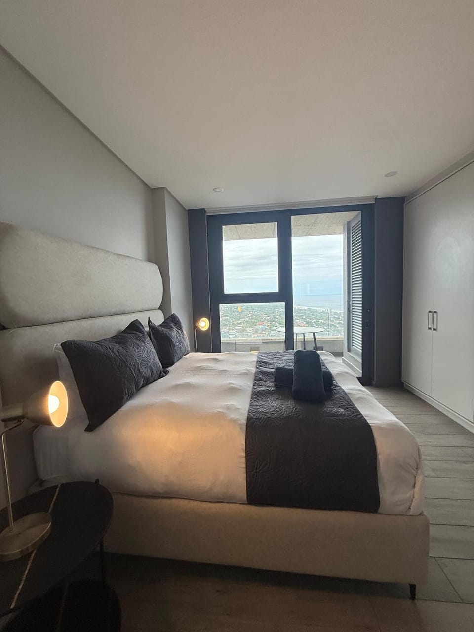 Umhlanga Arch Luxe Seaview 1907 Apartment in Umhlanga
