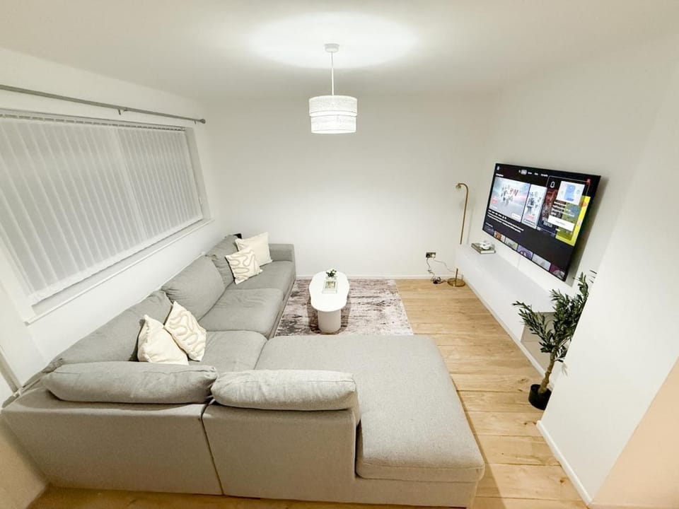 Modern 3BR House Near Bolton & Manchester House in England