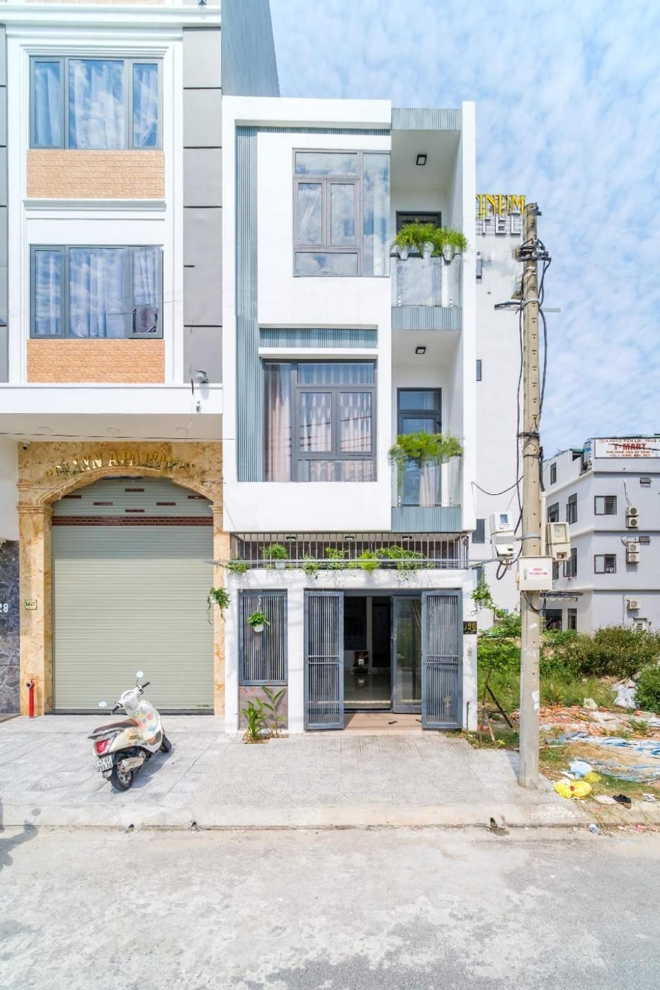 Property building, Day, Neighbourhood
