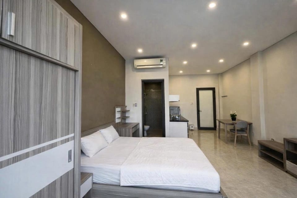 Bed, Kitchen or kitchenette, Photo of the whole room, Seating area, Bedroom, air conditioner