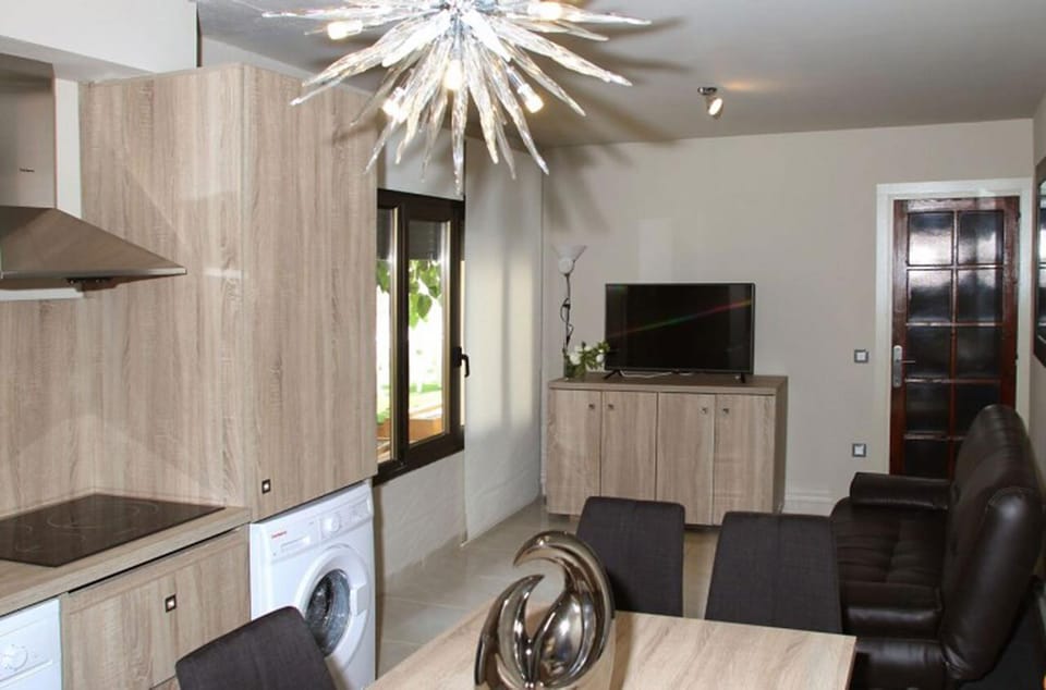 TV and multimedia, Living room, Dining area