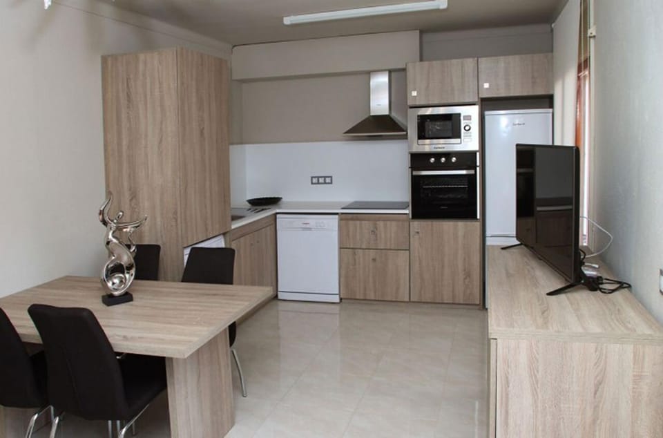 TV and multimedia, Kitchen or kitchenette, Living room, Dining area