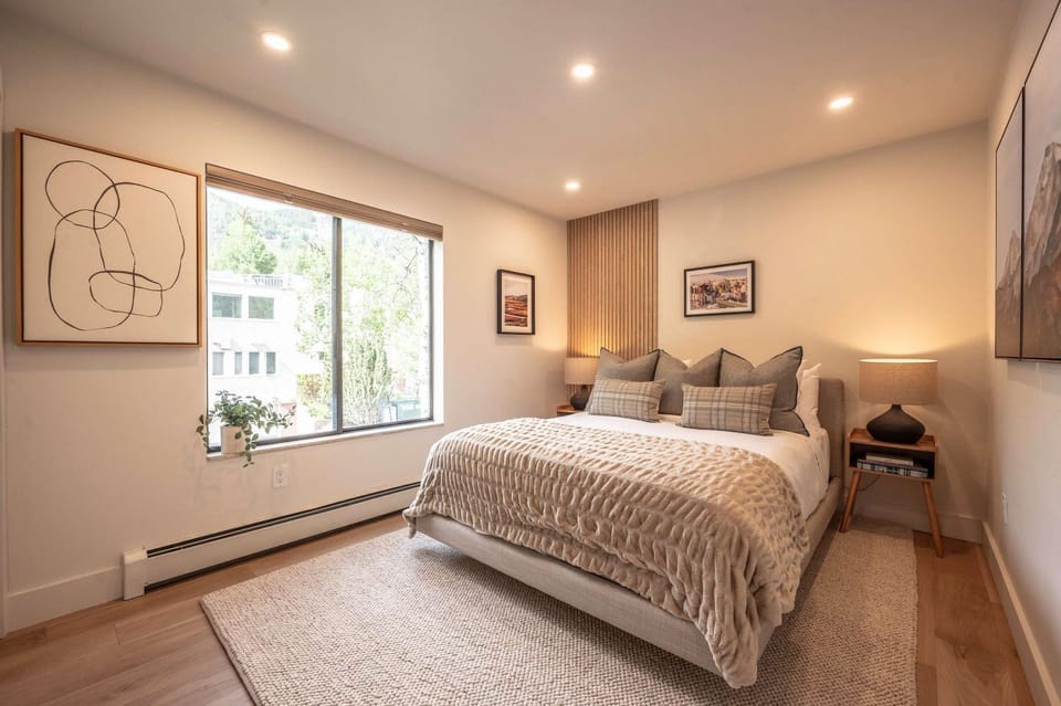 Modern 2BR 1BA with AC in the Heart of Aspen! House in Aspen