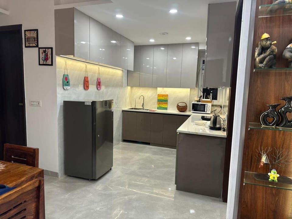 Luxury 3BHK, Walk to Yashobhoomi, 10 Min Airport Apartment in Delhi