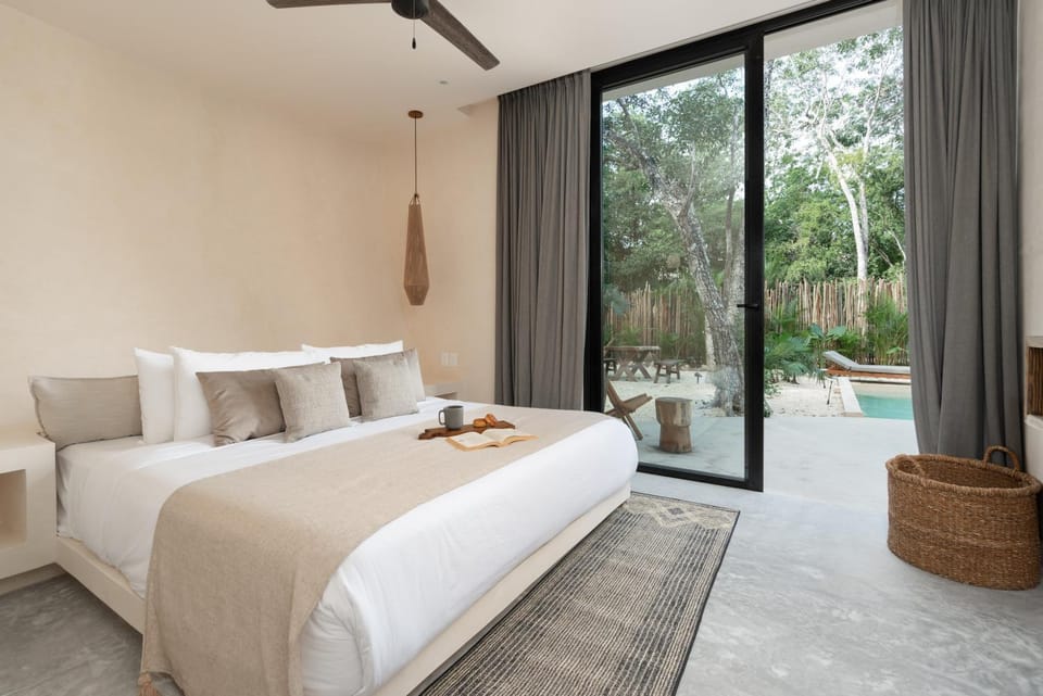 Bed, View (from property/room), Balcony/Terrace, Photo of the whole room, Bedroom, Garden view