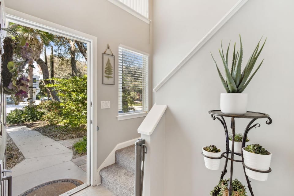 Newly Renovated 2BR by the Beach - Amelia Island Apartment in Fernandina Beach
