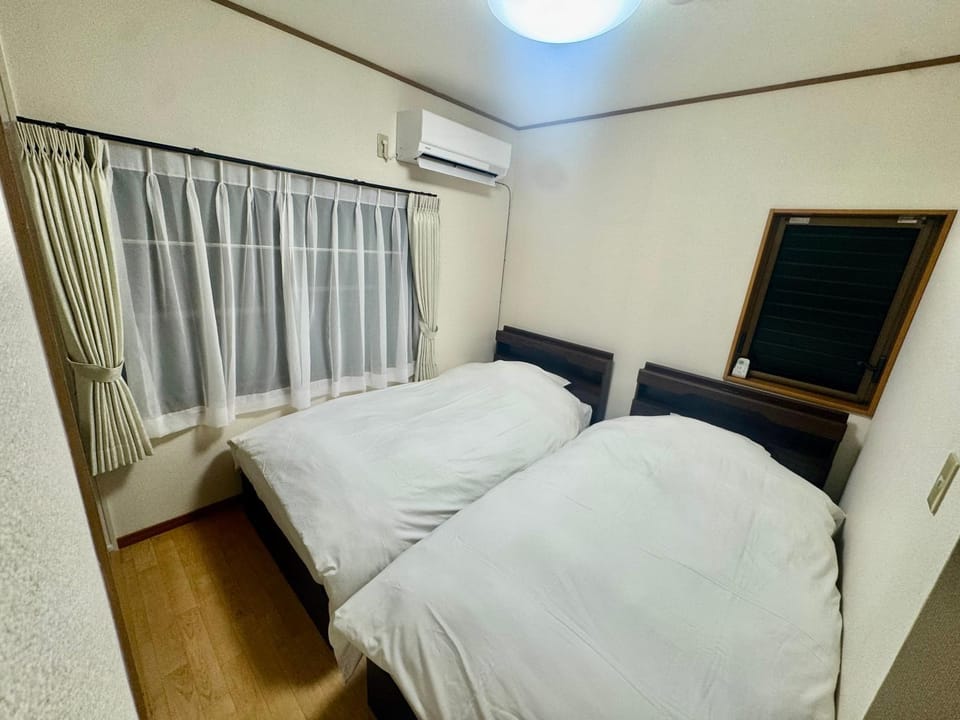 Bedroom, air conditioner