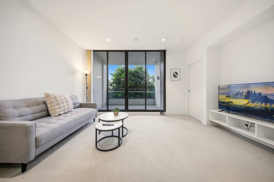 Stylish 2BR Steps to Rhodes Station Apartment in Sydney