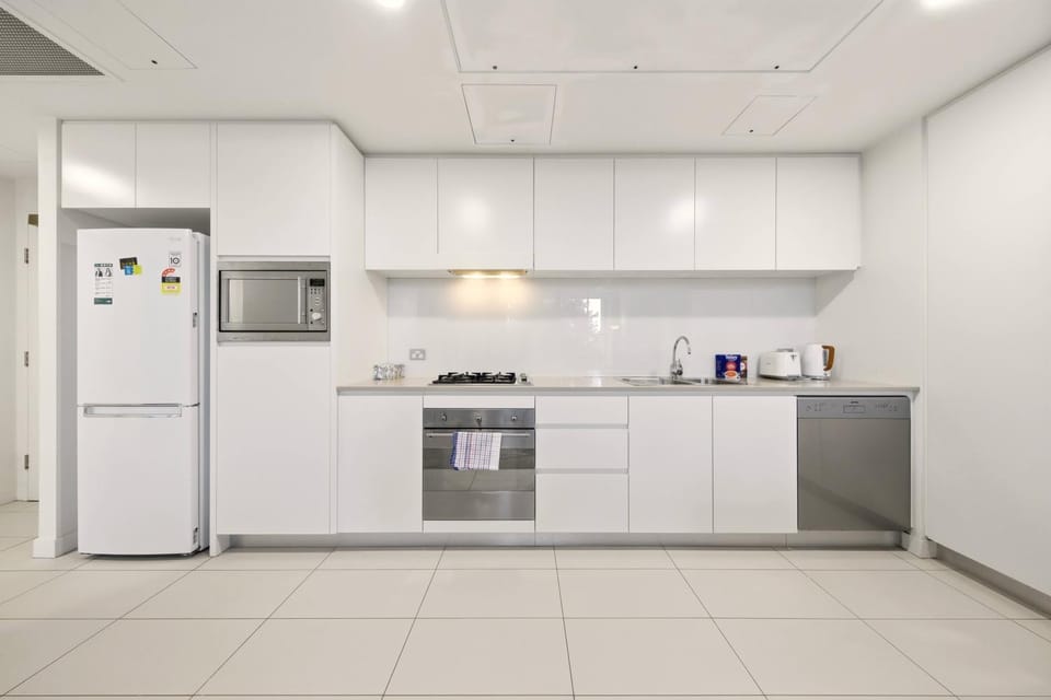 Stylish 2BR Steps to Rhodes Station Apartment in Sydney