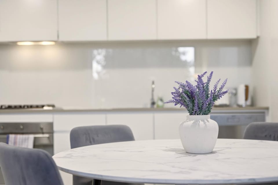 Stylish 2BR Steps to Rhodes Station Apartment in Sydney