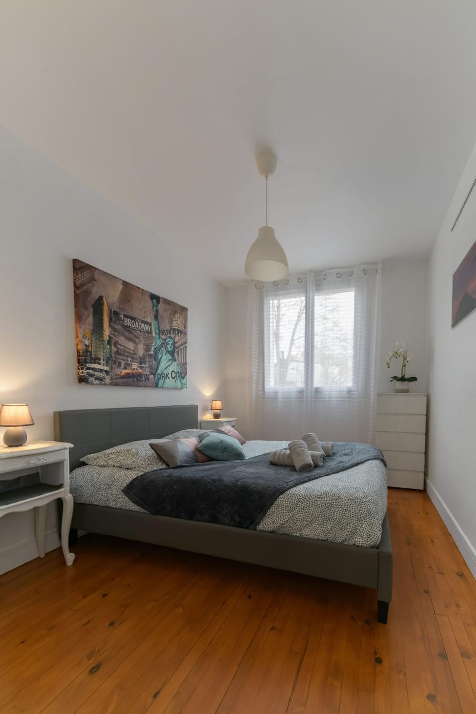 Bed, Photo of the whole room, Bedroom, towels
