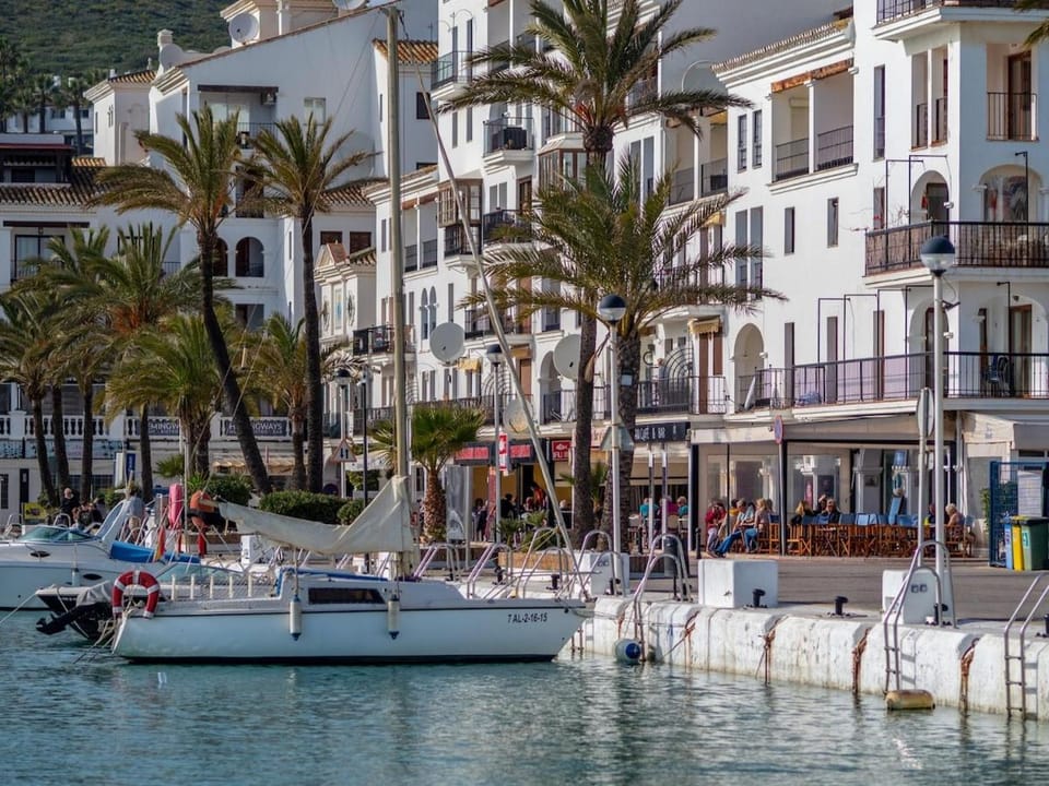 Sea Views Apartment with Terrace and Pools Apartment in Costa del Sol