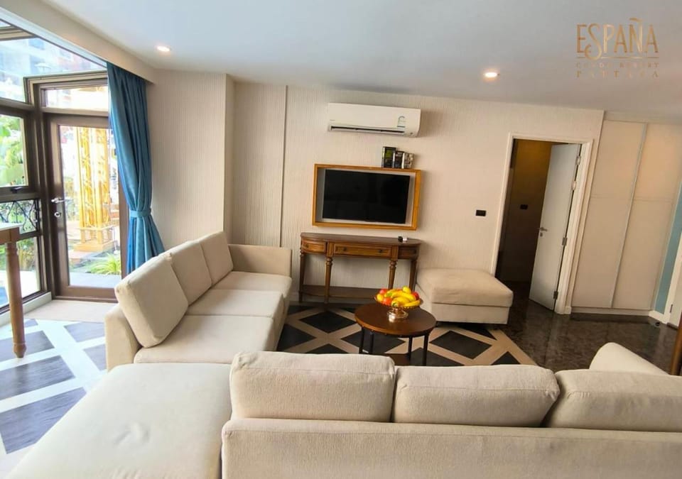 Communal lounge/ TV room, Living room, air conditioner