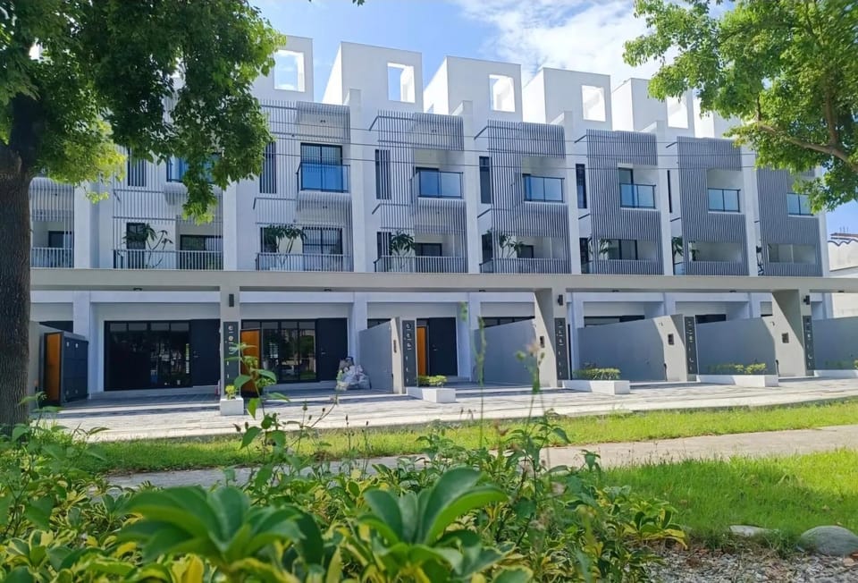 Property building, Day