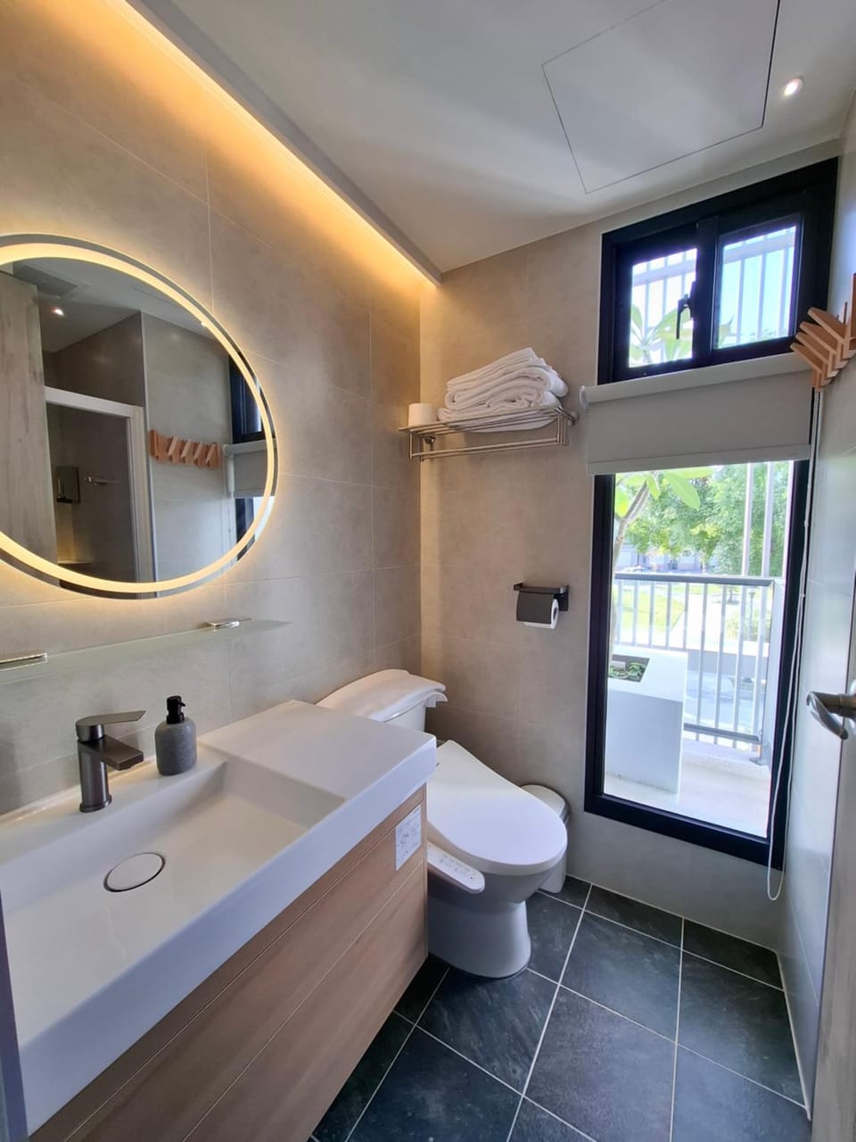 Shower, Bathroom, towels