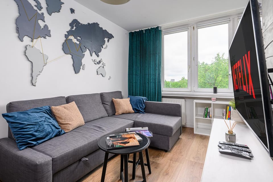 Communal lounge/ TV room, TV and multimedia, Living room, Seating area, Evening entertainment