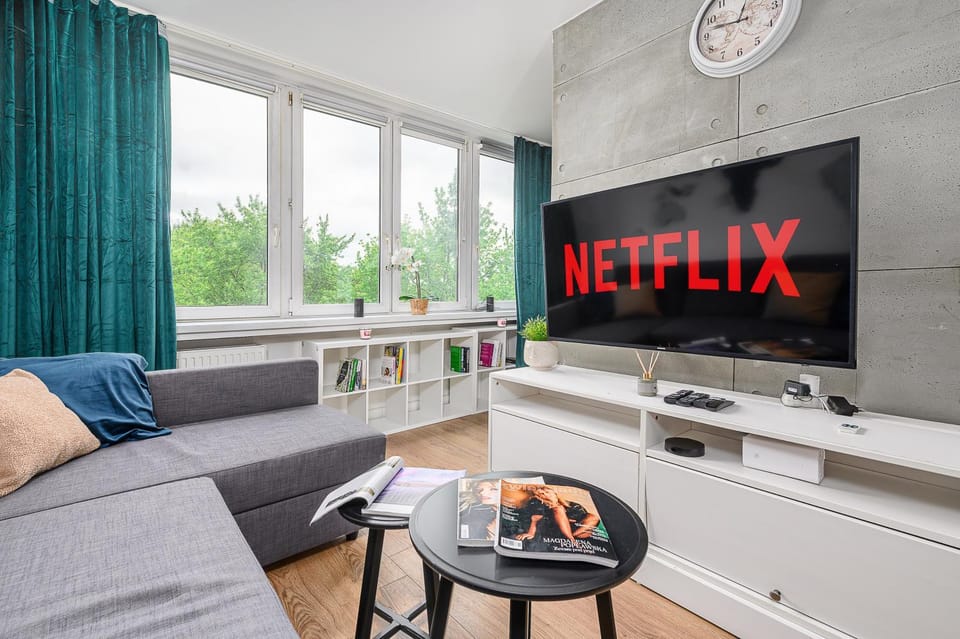 Communal lounge/ TV room, TV and multimedia, Living room, Seating area, Dining area, Evening entertainment