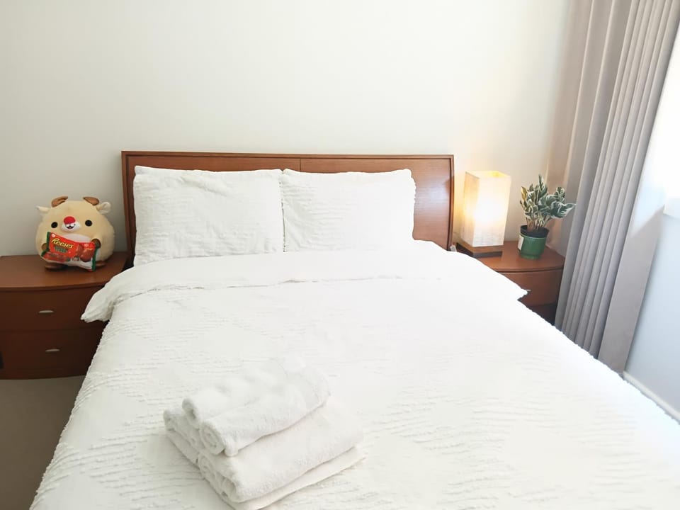 B Private Double Room with Desk & Wardrobe Vacation rental in Glen Waverley