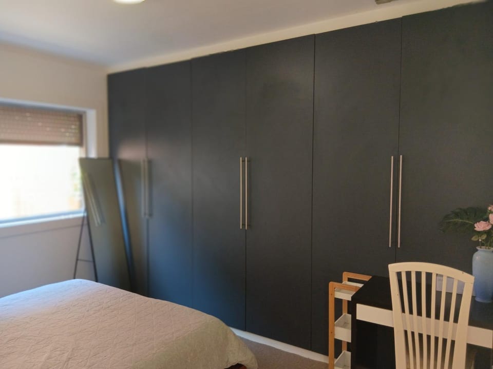 B Private Double Room with Desk & Wardrobe Vacation rental in Glen Waverley
