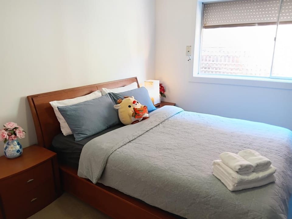 B Private Double Room with Desk & Wardrobe Vacation rental in Glen Waverley