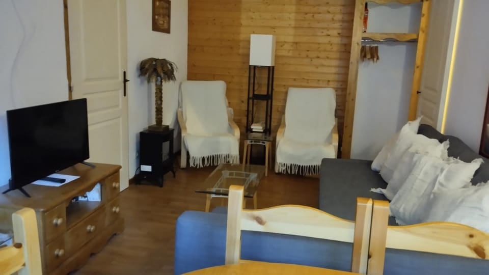 Communal lounge/ TV room, Living room