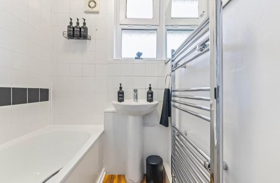Bathroom, Bath, towels