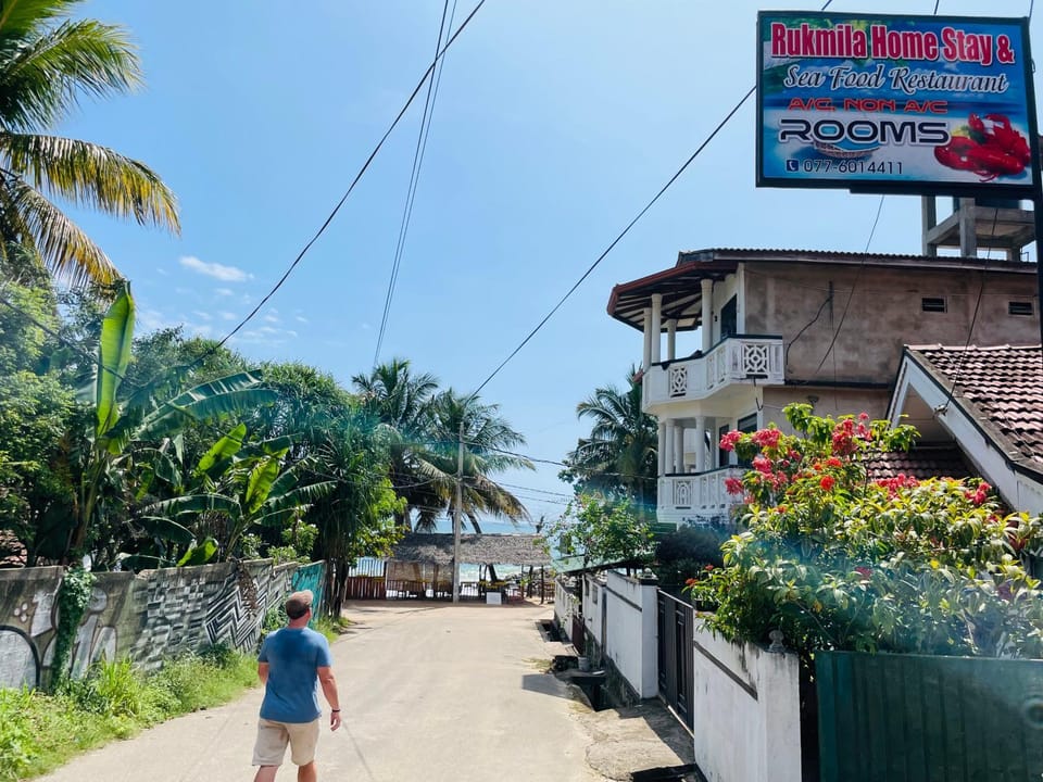 Sea view, Street view