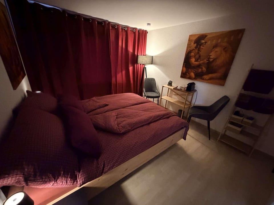 Bed, Photo of the whole room, Seating area, Bedroom