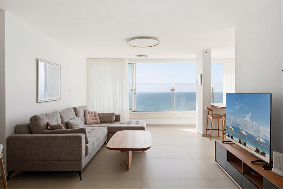 Communal lounge/ TV room, TV and multimedia, Living room, Seating area, Sea view