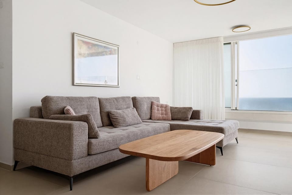 Communal lounge/ TV room, Living room, Seating area, Sea view