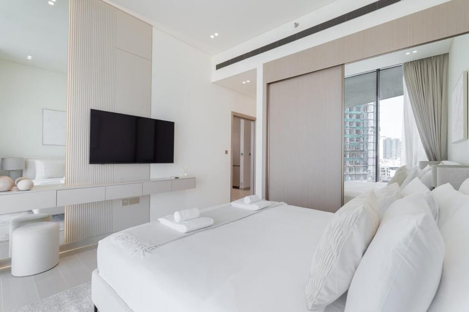 Luxury 1BR Binghatti Royale Amazing Amenities Apartment in Dubai