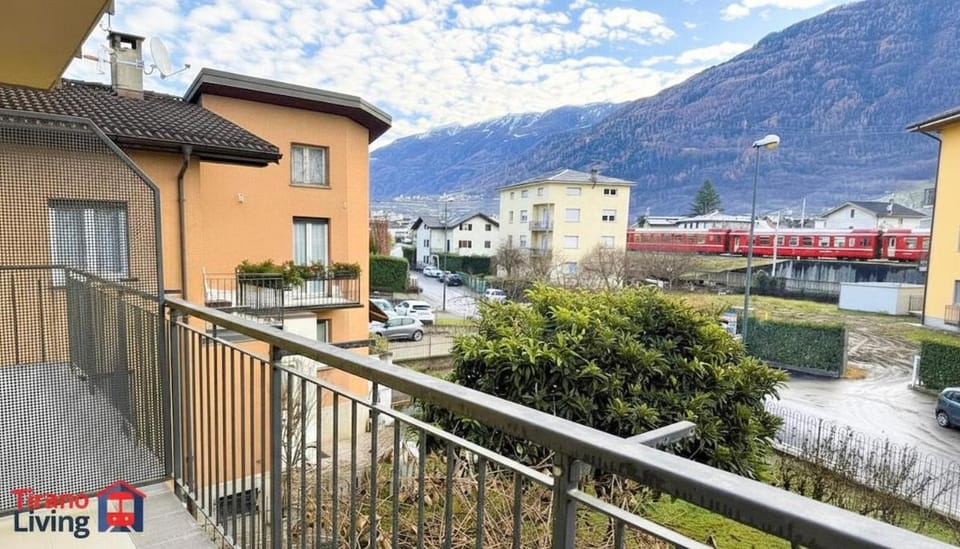 Property building, Nearby landmark, Natural landscape, View (from property/room), Balcony/Terrace, City view, Mountain view